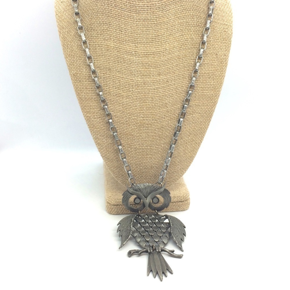 VINTAGE OWL NECKLACE PEWTER COLOR ARTICULATED ANTIQUED SILVER TONE LARGE